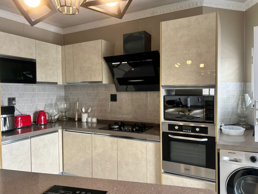 5 Bedroom Property for Sale in Nahoon Valley Park Eastern Cape